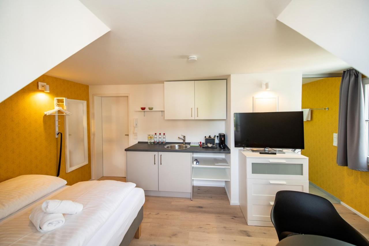 Gaestehaus Am Schlossplatz Z. 3 미르스부르크 외부 사진