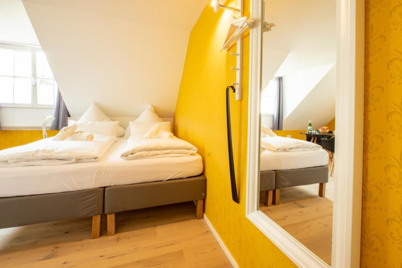 Gaestehaus Am Schlossplatz Z. 3 미르스부르크 외부 사진