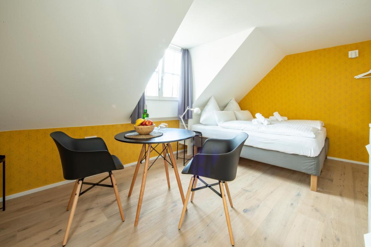 Gaestehaus Am Schlossplatz Z. 3 미르스부르크 외부 사진