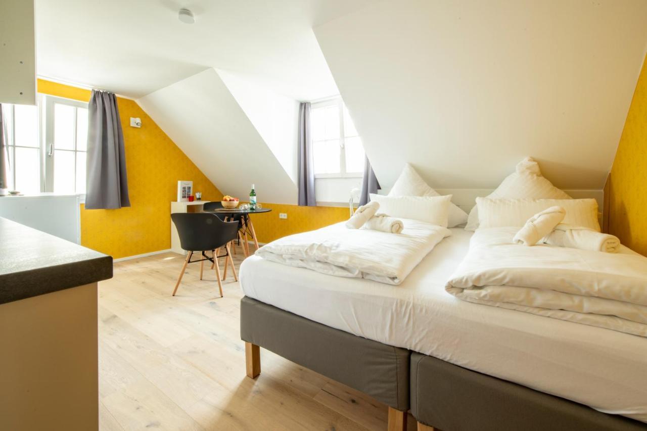Gaestehaus Am Schlossplatz Z. 3 미르스부르크 외부 사진