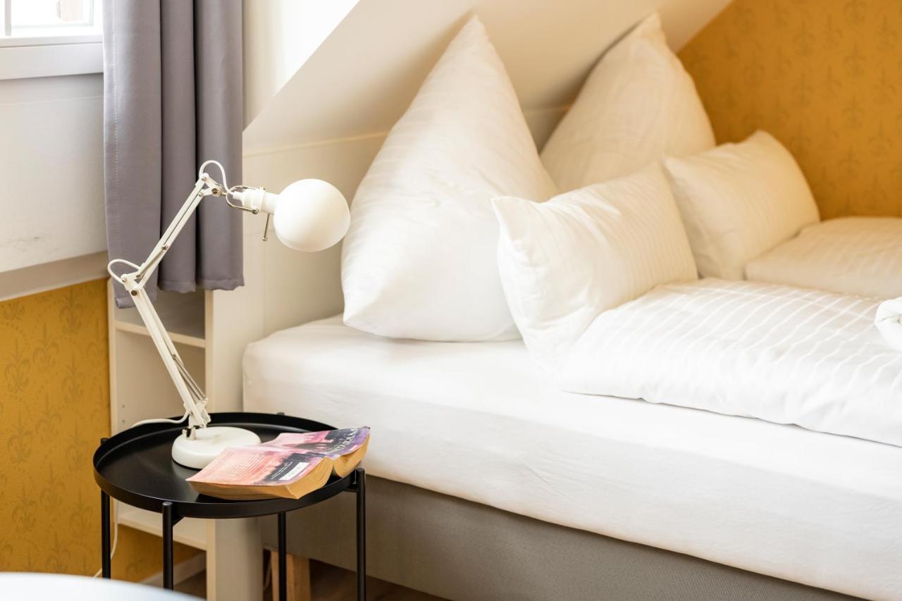 Gaestehaus Am Schlossplatz Z. 3 미르스부르크 외부 사진
